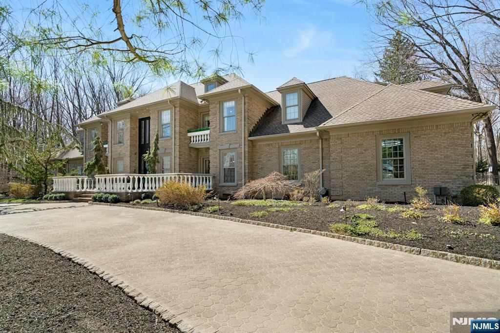 Photo of 31 Burning Hollow Road, Saddle River, NJ 07458 (MLS # 26008525)