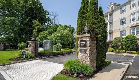 175 Rochelle Avenue Unit 319, Rochelle Park, NJ 07662 - MLS#: 25005741