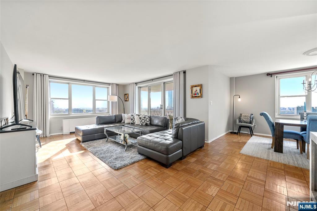 2000 Linwood Avenue 20V