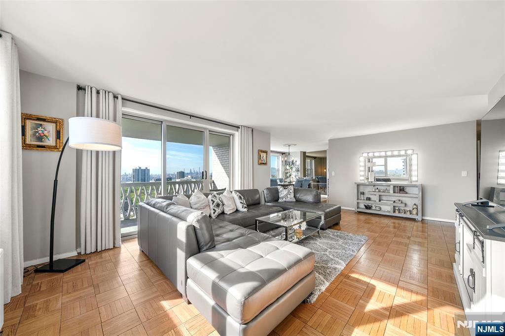 2000 Linwood Avenue 20V