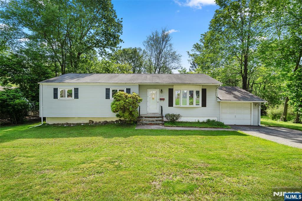Property for Sale at 630 Woodland Avenue, Northvale, New Jersey - Bedrooms: 4 
Bathrooms: 2 
Rooms: 7  - $618,000