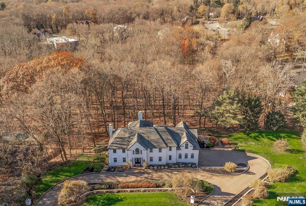 766 Jenny Trail, Franklin Lakes, New Jersey - 5 Bedrooms  
6 Bathrooms  
11 Rooms - 