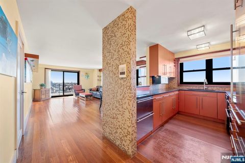 7855 Boulevard East Unit 15L, North Bergen, NJ 07047 - MLS#: 25012005
