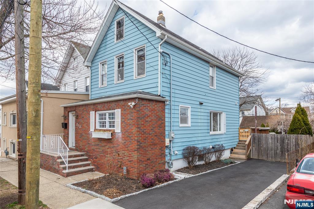 Property for Sale at 213 Summit Avenue, Lyndhurst, New Jersey - Bedrooms: 3 
Bathrooms: 2 
Rooms: 8  - $579,000