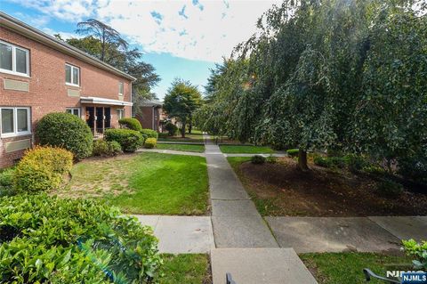 Photo of 250 Oak St #E4, Ridgewood Village, NJ 07450 (MLS # 26007672)