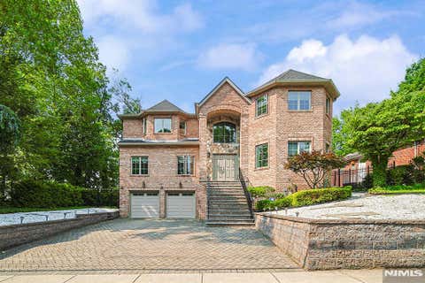 Photo of 290 McCloud Drive, Fort Lee, NJ 07024 (MLS # 26027413)