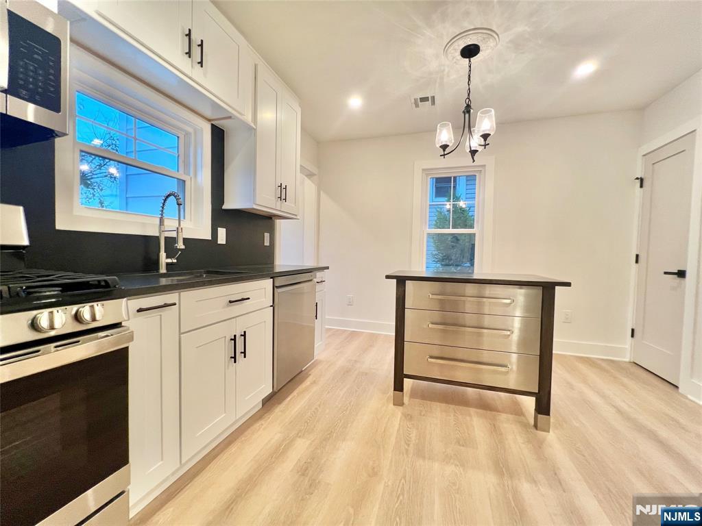 Lodi, New Jersey 07644, United States, 3 Bedrooms Bedrooms, ,2 BathroomsBathrooms,Residential,Active,168421