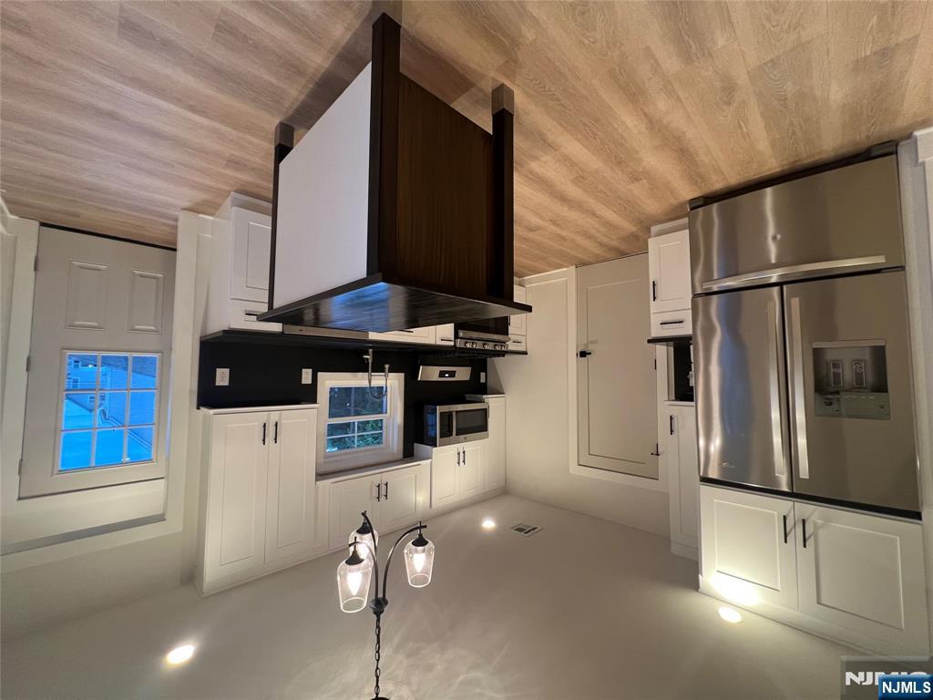 Lodi, New Jersey 07644, United States, 3 Bedrooms Bedrooms, ,2 BathroomsBathrooms,Residential,Active,168421