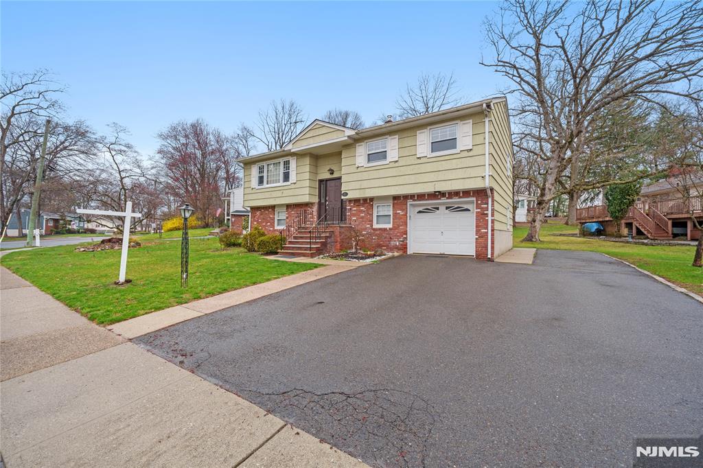 70 Highland Road, North Haledon, New Jersey - 4 Bedrooms  
2 Bathrooms  
7 Rooms - 