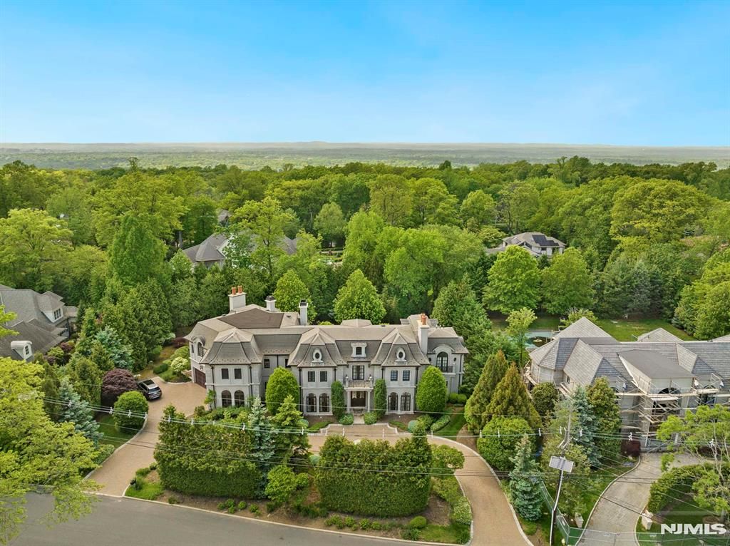 Photo of 78 Roberts Road, Englewood Cliffs, NJ 07632 (MLS # 26007531)