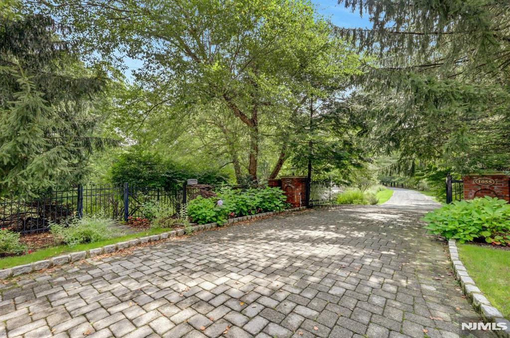 1055 High Mountain Road