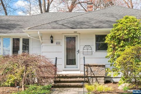 833 Koman Drive Paramus NJ 07652