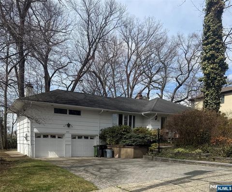 833 Koman Drive Paramus NJ 07652