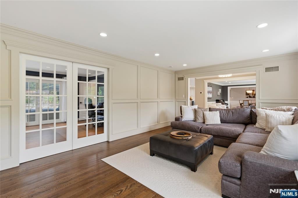 15 Almroth Drive
