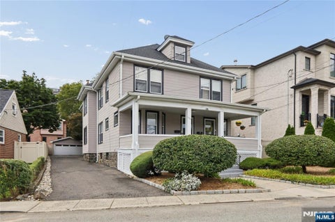 Photo of 290 Columbia Avenue, Fort Lee, NJ 07024 (MLS # 26033813)