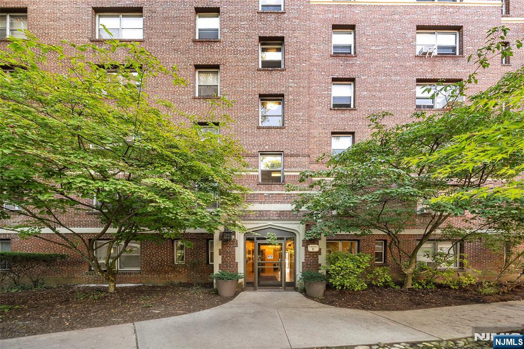 100 Palisade Avenue B31