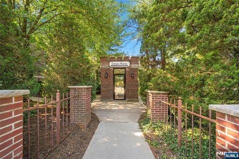 Photo of 100 Palisade Avenue #B31, Englewood, NJ 07631 (MLS # 26005081)