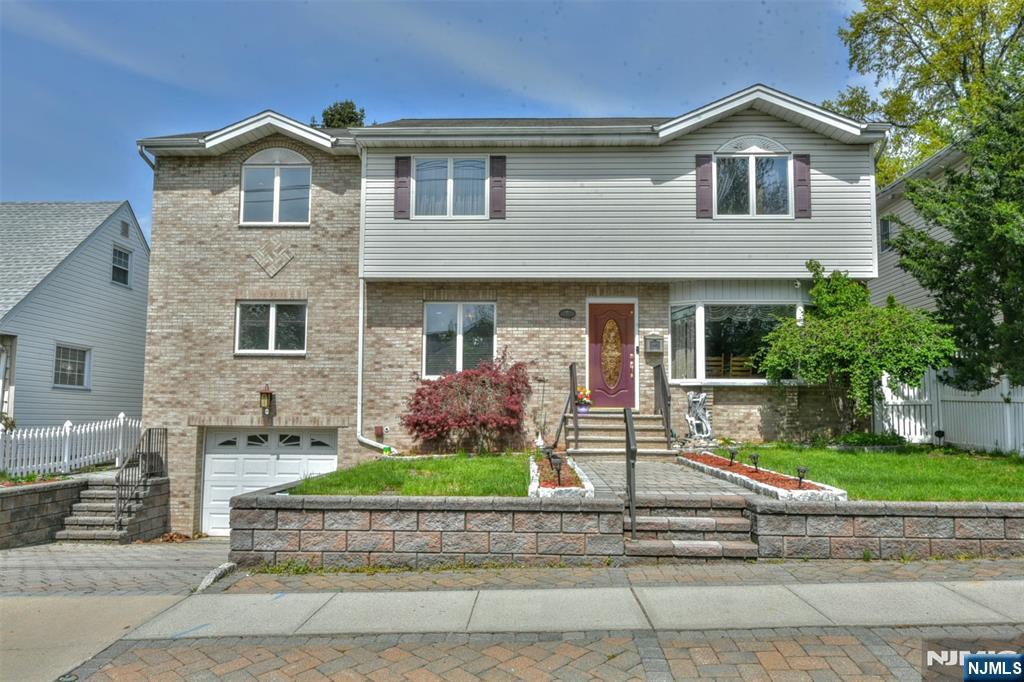 Property for Sale at 181 Wood Ridge Avenue, Wood Ridge, New Jersey - Bedrooms: 6 
Bathrooms: 3 
Rooms: 13  - $1,275,000