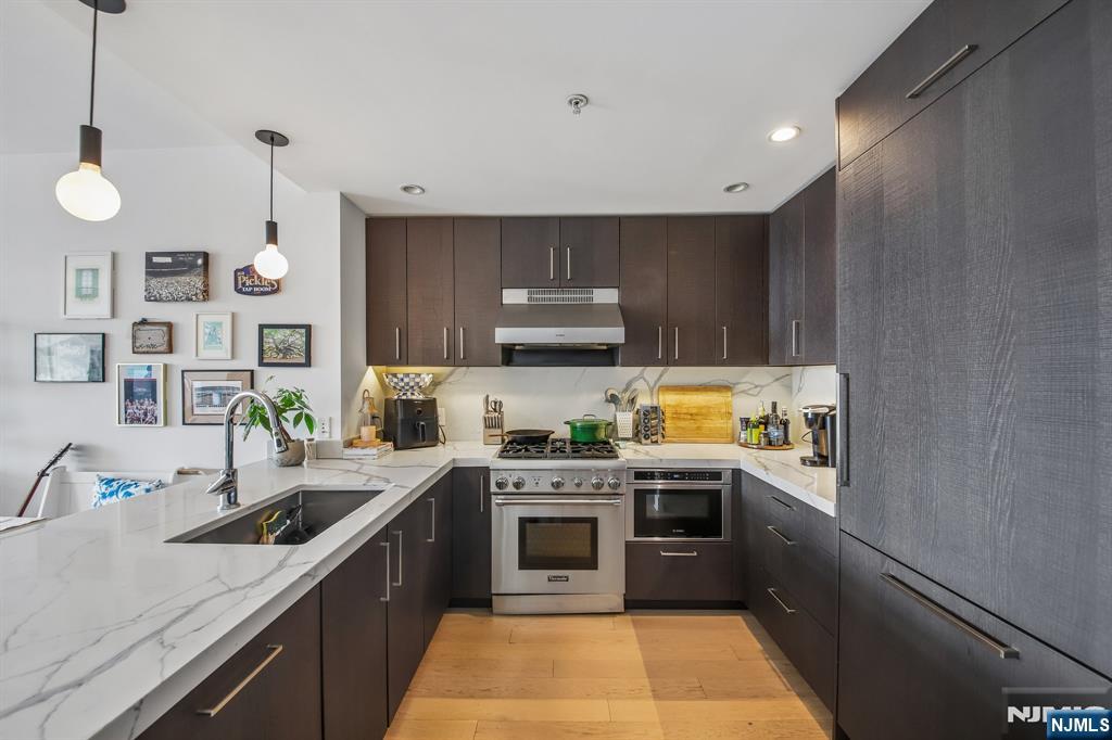 1400 Hudson Street 805