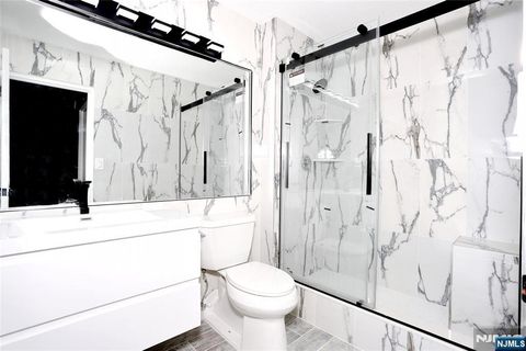 Photo of 770 Anderson Avenue #5F, Cliffside Park, NJ 07010 (MLS # 26014379)