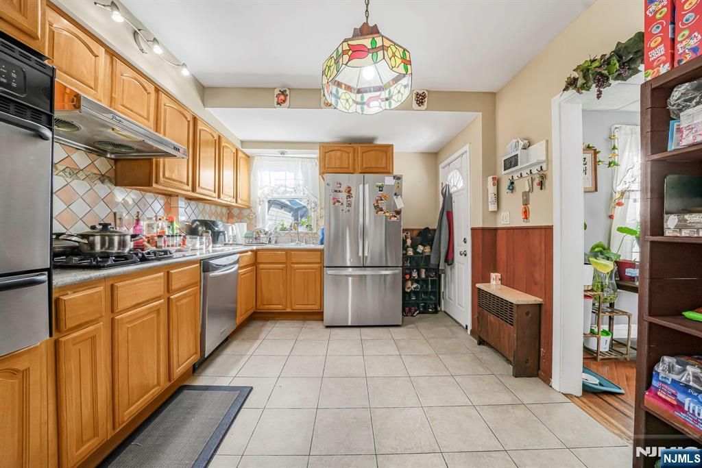 Photo of 33 Beaumont Place, Newark, NJ 07104 (MLS # 26003771)