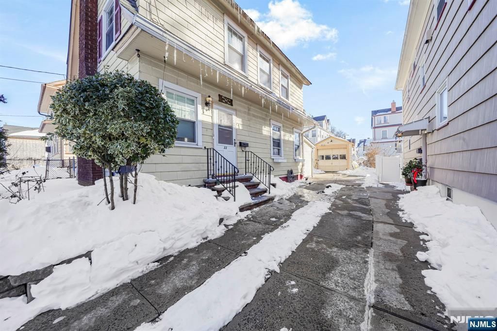 Photo of 33 Beaumont Place, Newark, NJ 07104 (MLS # 26003771)