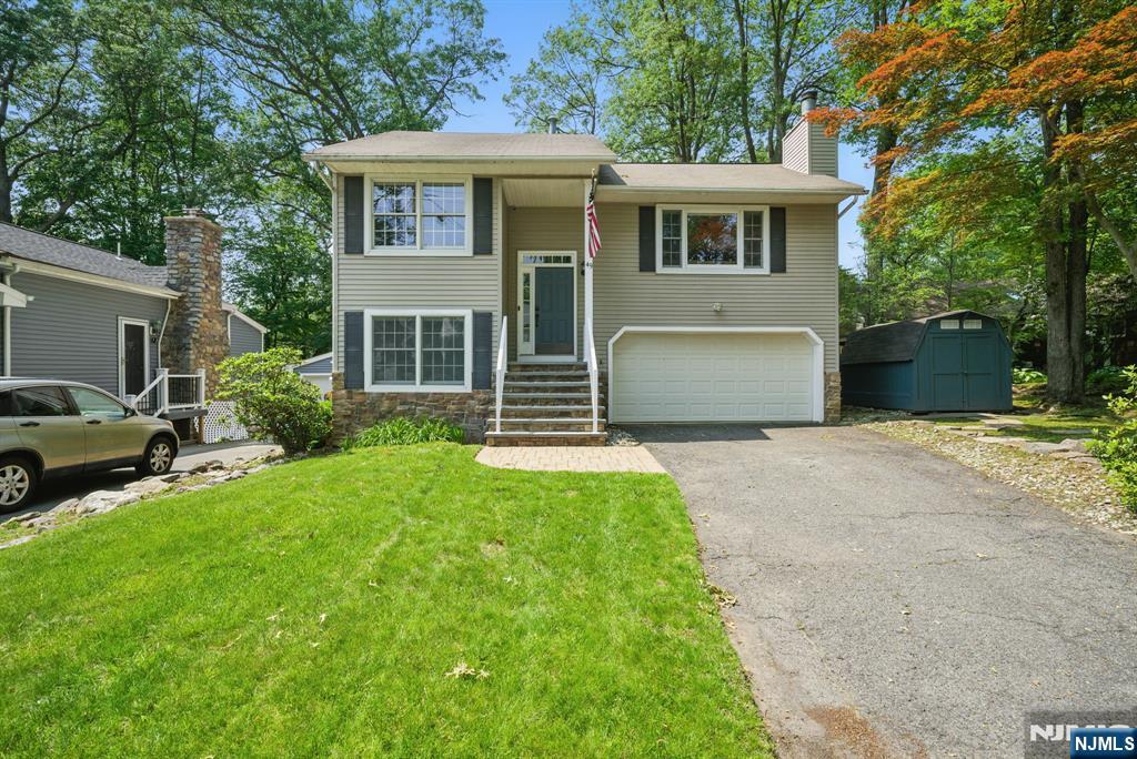 Property for Sale at 49 Longview Trail, Denville Twp, New Jersey - Bedrooms: 3 
Bathrooms: 2 
Rooms: 7  - $600,000