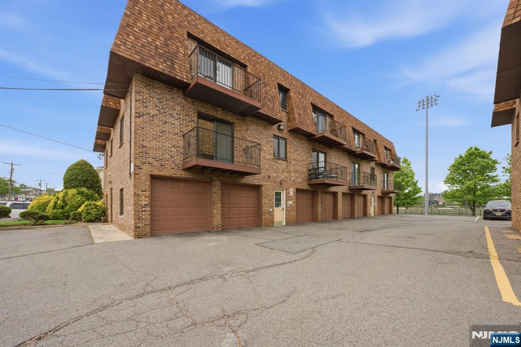 825 Riverside Avenue 203