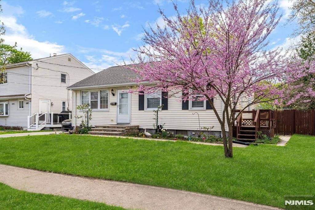 Photo of 1434 Madison Place, Pompton Lakes, NJ 07442 (MLS # 26013946)