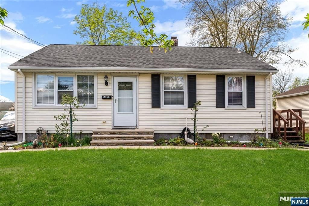 Photo of 1434 Madison Place, Pompton Lakes, NJ 07442 (MLS # 26013946)