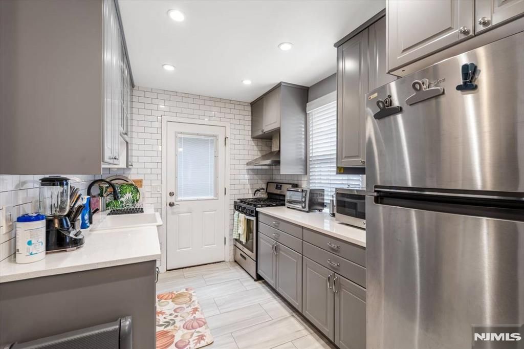 Photo of 1434 Madison Place, Pompton Lakes, NJ 07442 (MLS # 26013946)