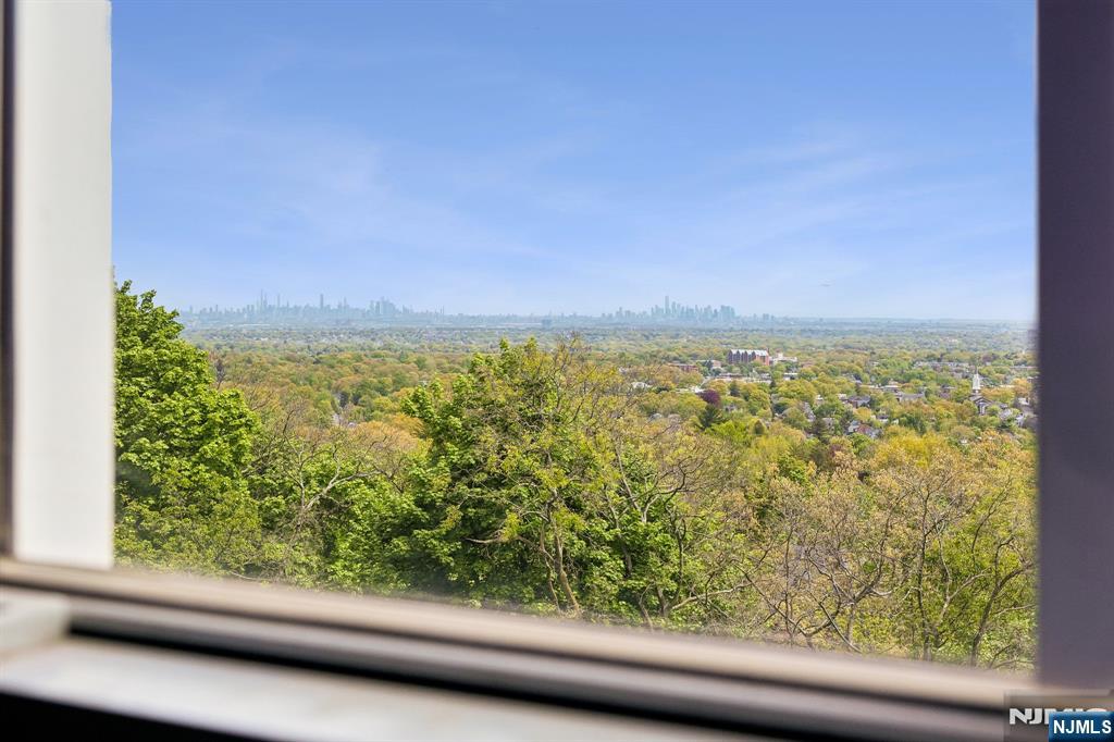 10 Crestmont Road 5J