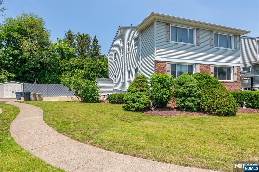 Property for Sale at 7 Craig Court, Elmwood Park, New Jersey - Bedrooms: 6 
Bathrooms: 4.5 
Rooms: 13  - $999,900