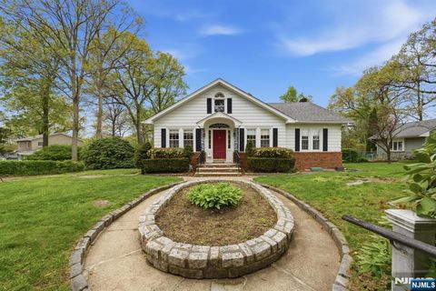 Photo of 28 Sunset Road, Ringwood, NJ 07456 (MLS # 26014870)