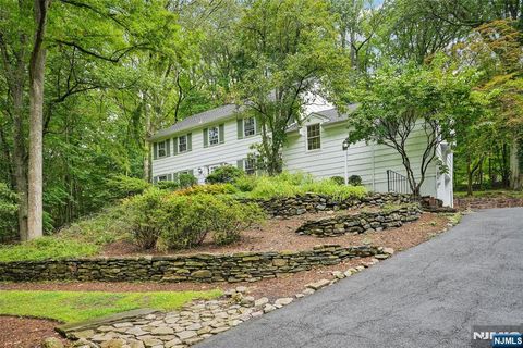 22 Old Smith Tenafly NJ 07670