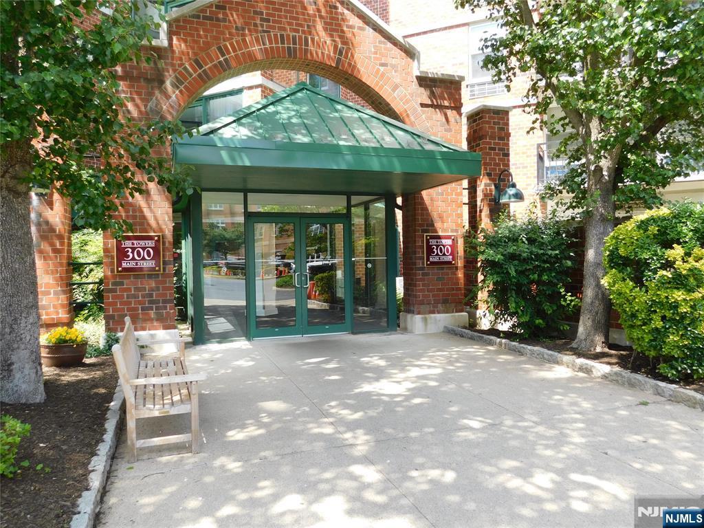 300 Main St 317, Little Falls, New Jersey - 2 Bedrooms  
2 Bathrooms  
4 Rooms - 