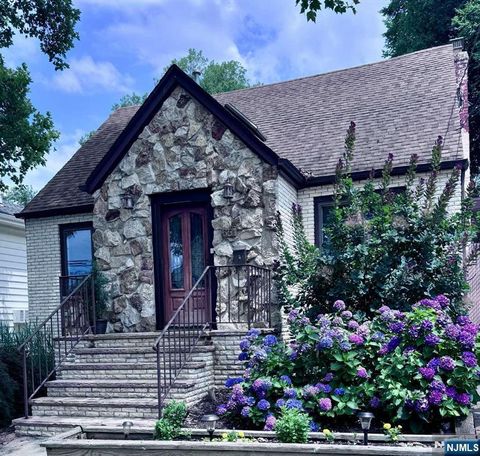 Photo of 651 Day AVE, Ridgefield, NJ 07657 (MLS # 26026254)
