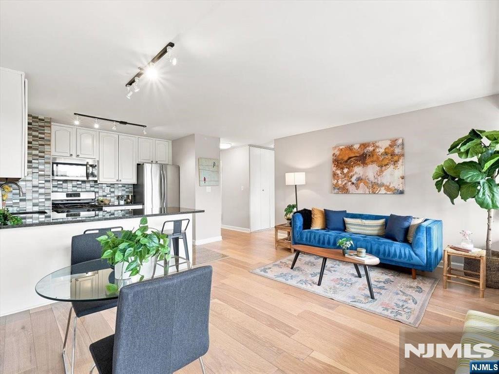 135 Montgomery Street 8B