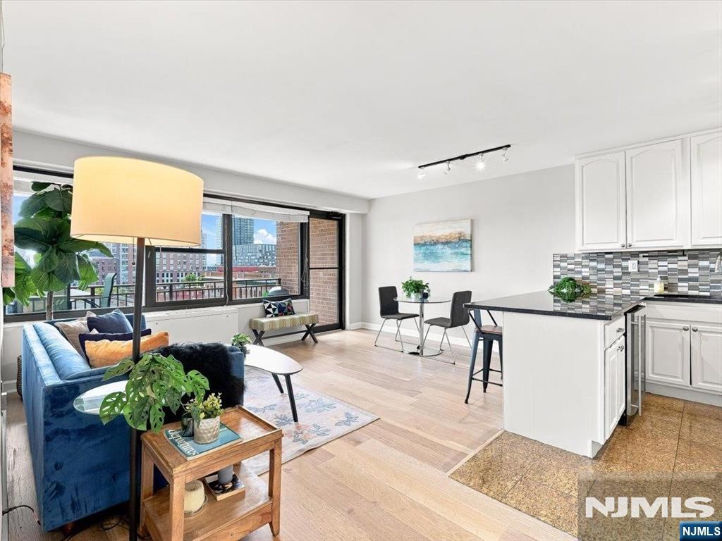 135 Montgomery Street 8B