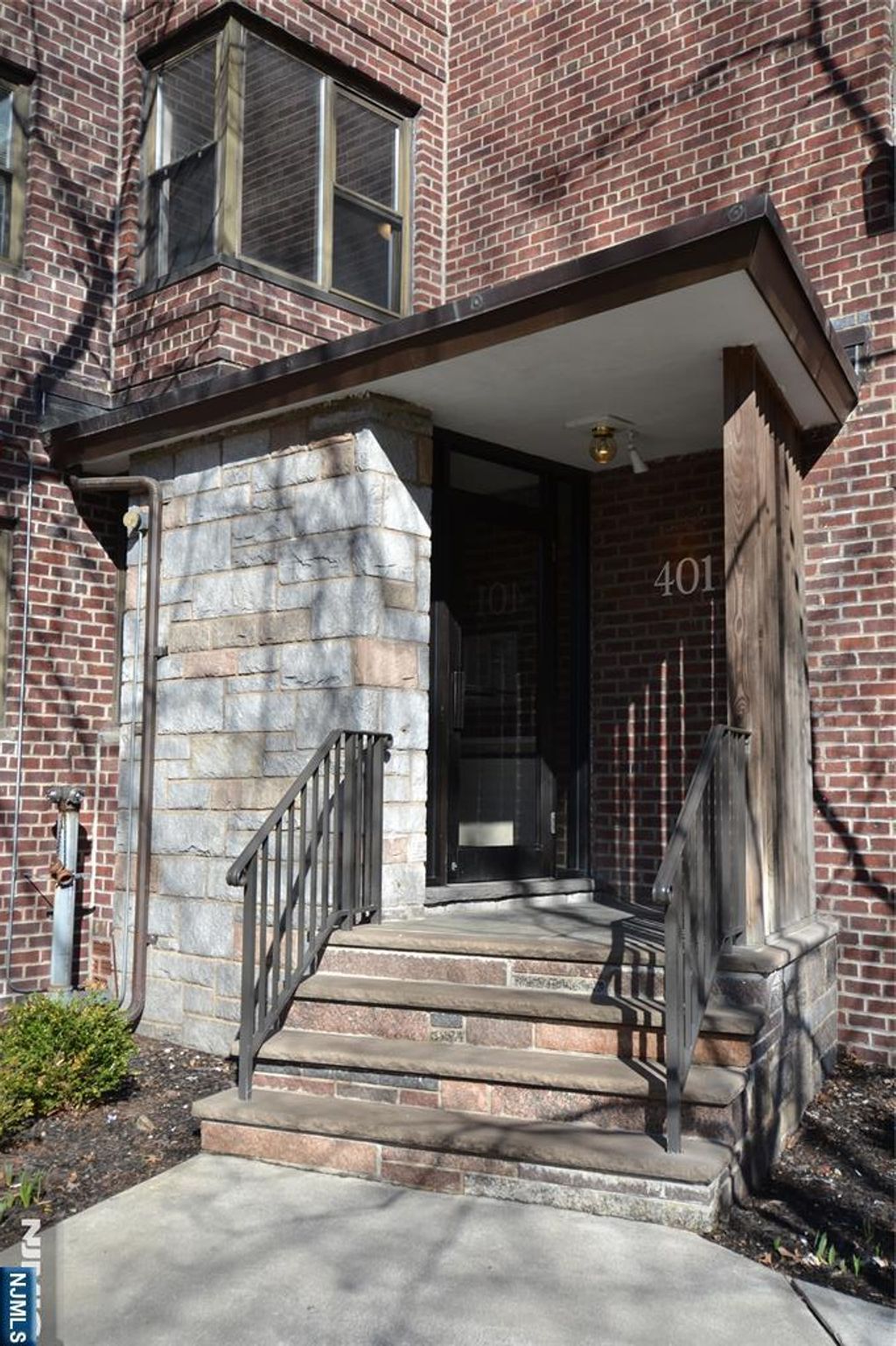 Photo of 401 Park Place #1-E, Fort Lee, NJ 07024 (MLS # 25042450)