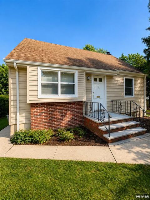 Photo of 182 14th St, Cresskill, NJ 07626 (MLS # 26025702)