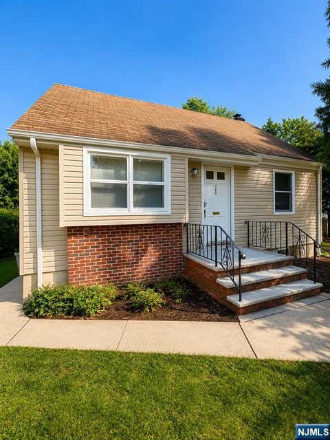Photo of 182 14th St, Cresskill, NJ 07626 (MLS # 26025702)