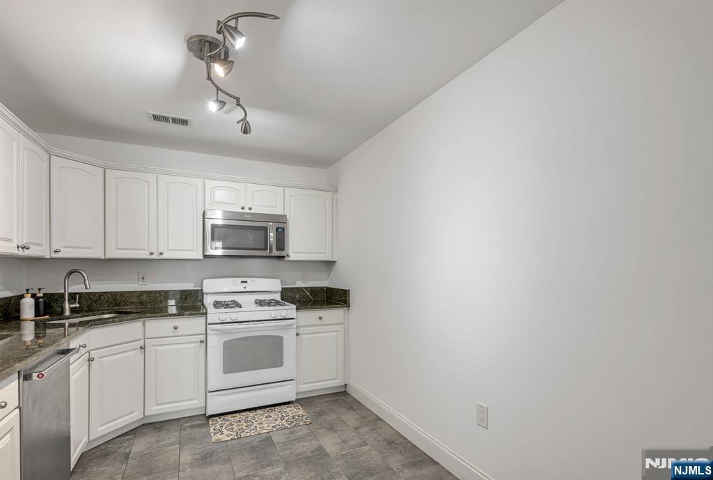 1037 Cumberland Court