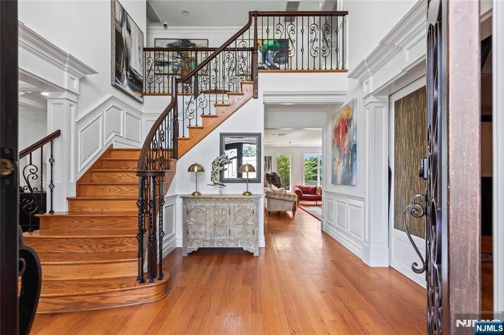 Photo of 76 N Leswing Avenue, Saddle Brook, NJ 07663 (MLS # 25027196)