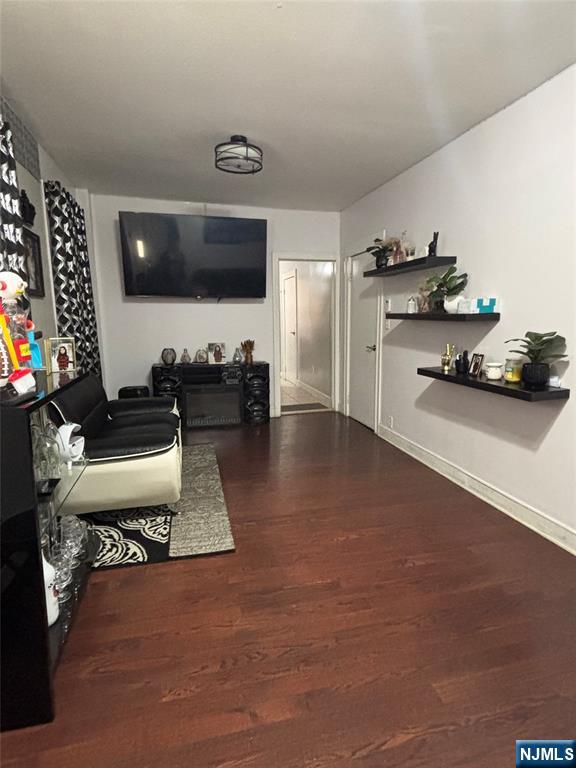 Paterson, New Jersey 07503, United States, 9 Bedrooms Bedrooms, ,4 BathroomsBathrooms,Residential,Pending,139579