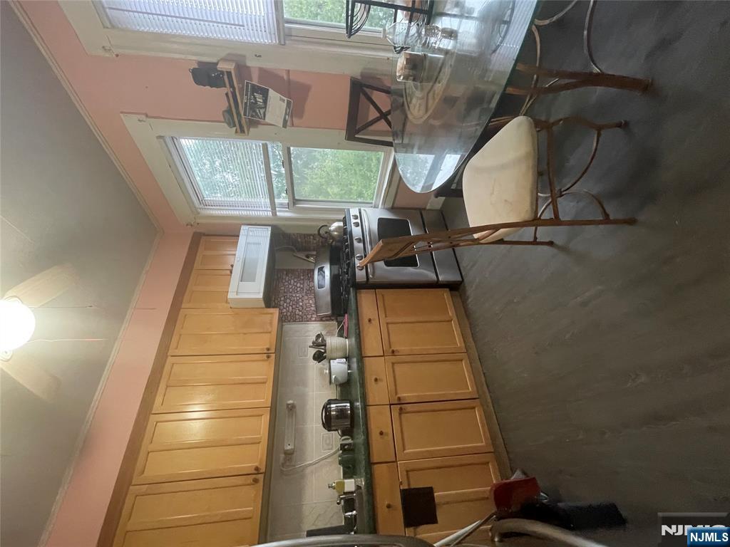 Paterson, New Jersey 07503, United States, 9 Bedrooms Bedrooms, ,4 BathroomsBathrooms,Residential,Pending,139579