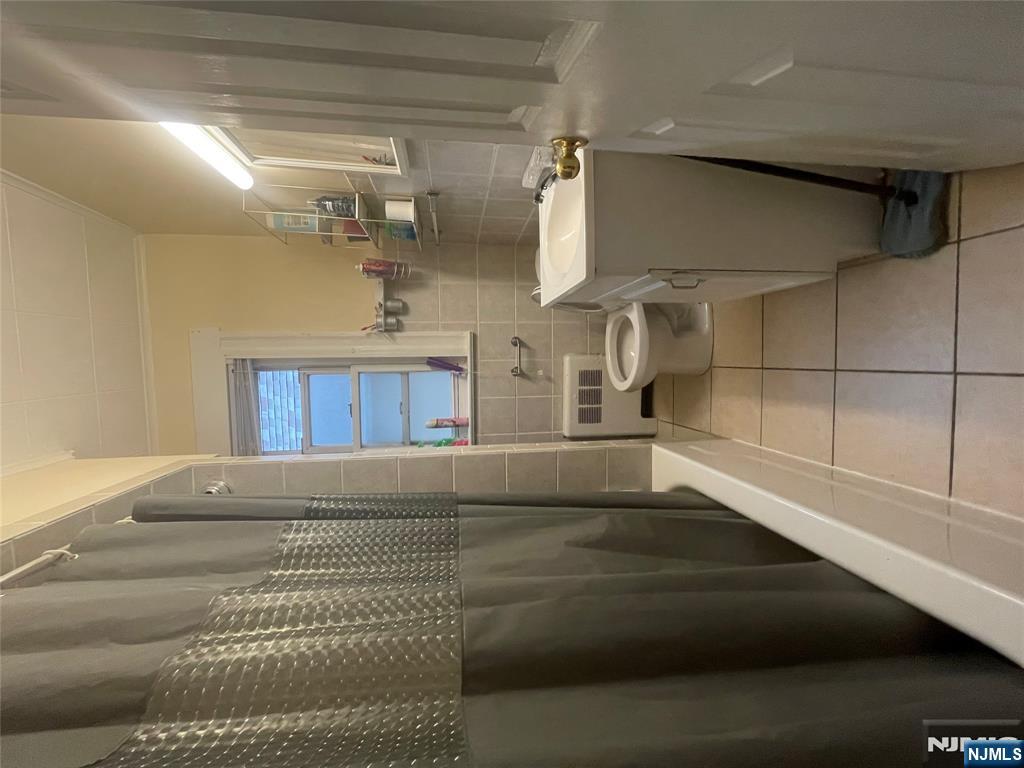 Paterson, New Jersey 07503, United States, 9 Bedrooms Bedrooms, ,4 BathroomsBathrooms,Residential,Pending,139579