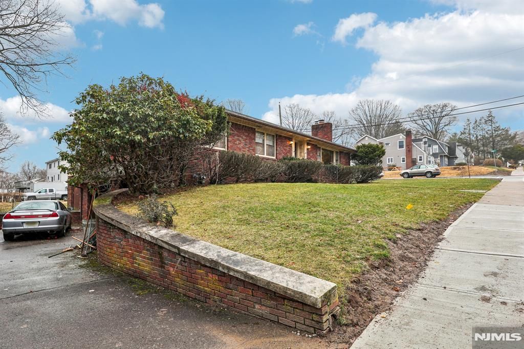 Photo of 84 Squaw Brook Road, North Haledon, NJ 07508 (MLS # 26008164)