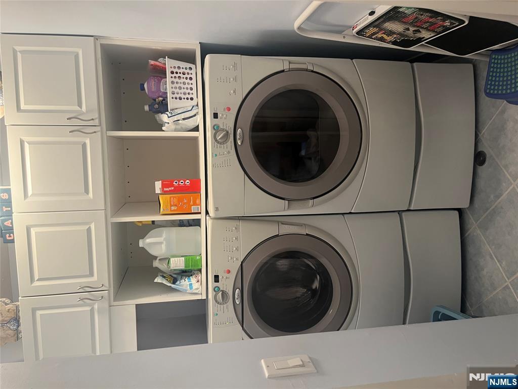 Saddle Brook, New Jersey 07663, United States, 2 Bedrooms Bedrooms, ,3 BathroomsBathrooms,Residential,Active,219060