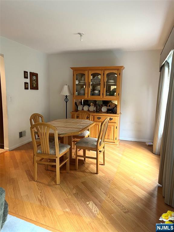 Saddle Brook, New Jersey 07663, United States, 2 Bedrooms Bedrooms, ,3 BathroomsBathrooms,Residential,Active,219060